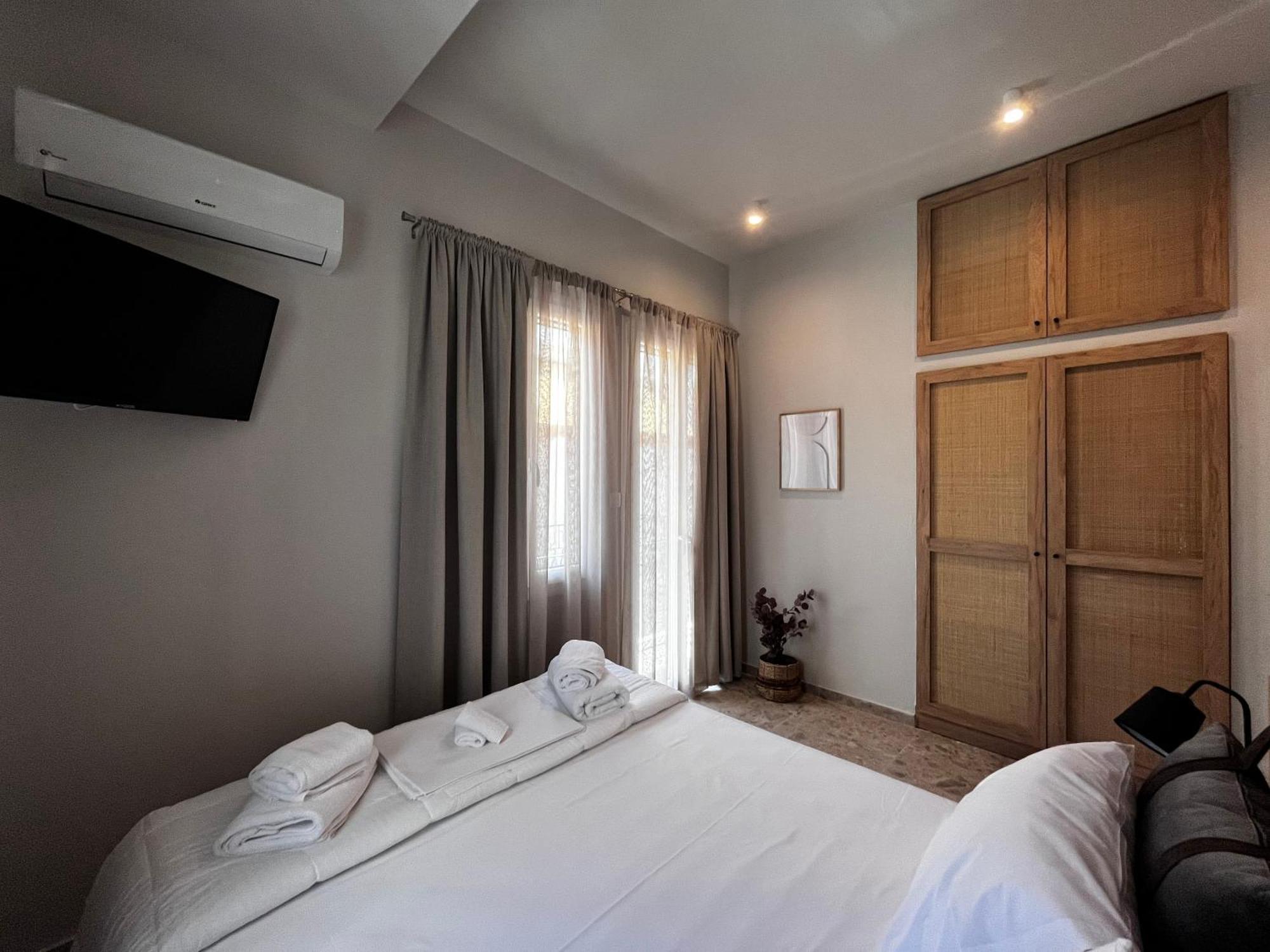 Orfeas Luxury Rooms & Studio Skopelos Town Bagian luar foto